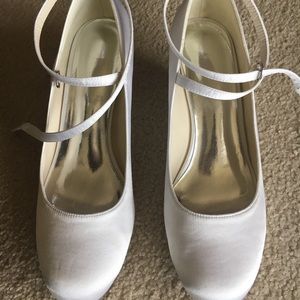 White Satin Heels / White Pumps size 10.5, EU 42
